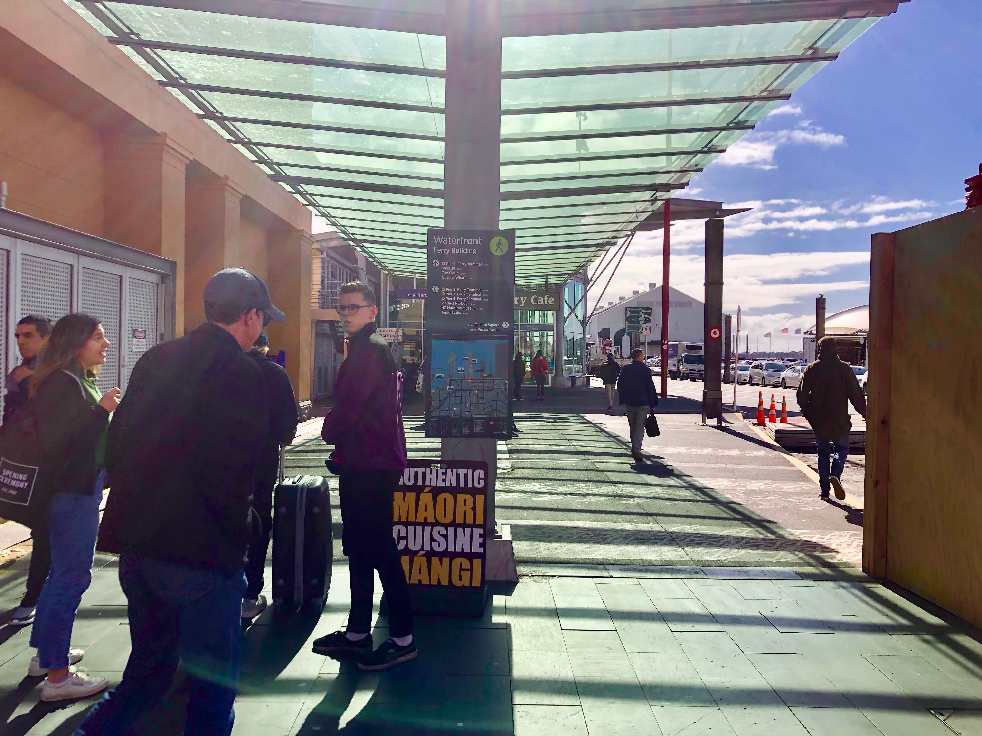 フェリーターミナル