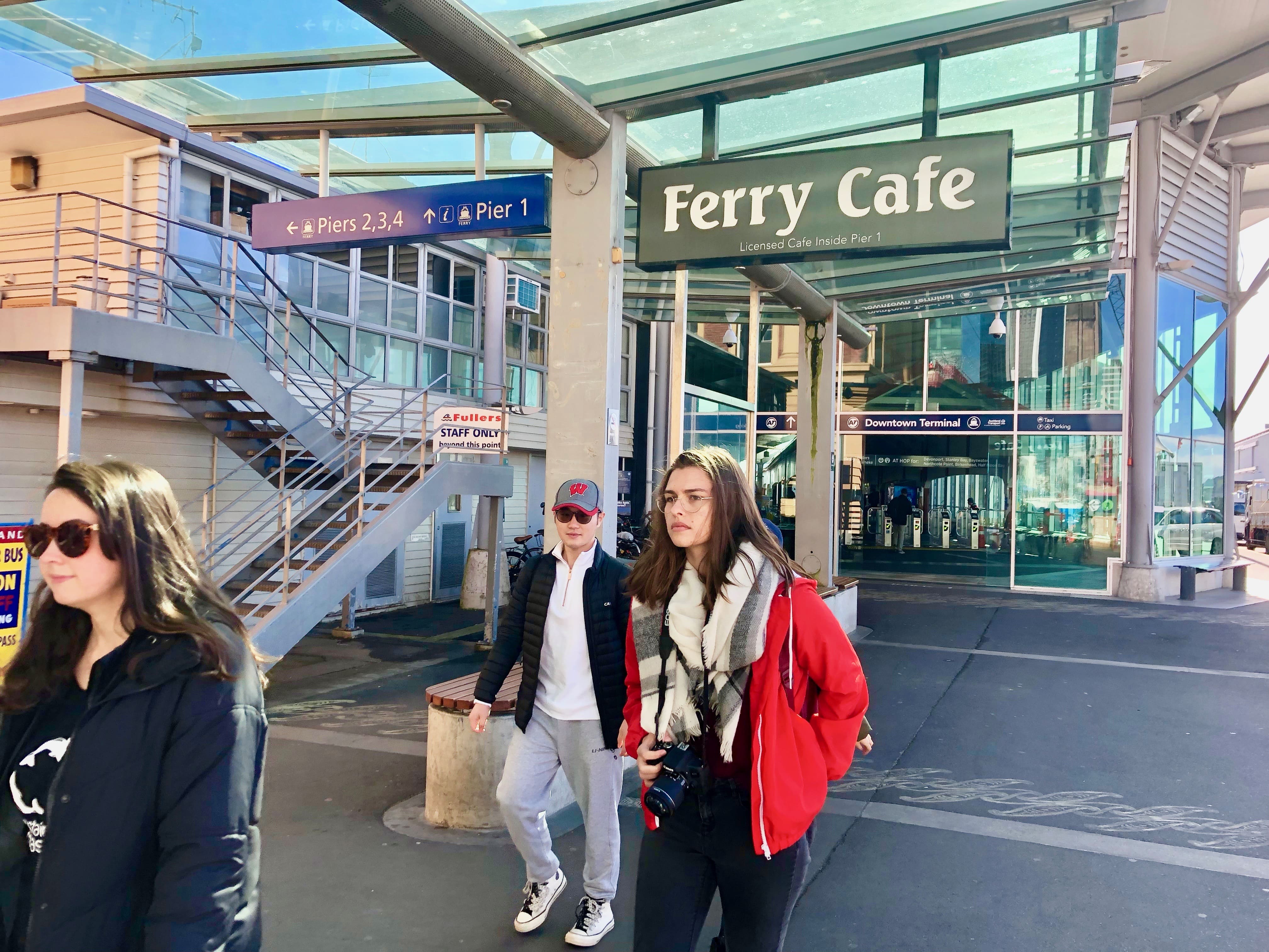 フェリーターミナル