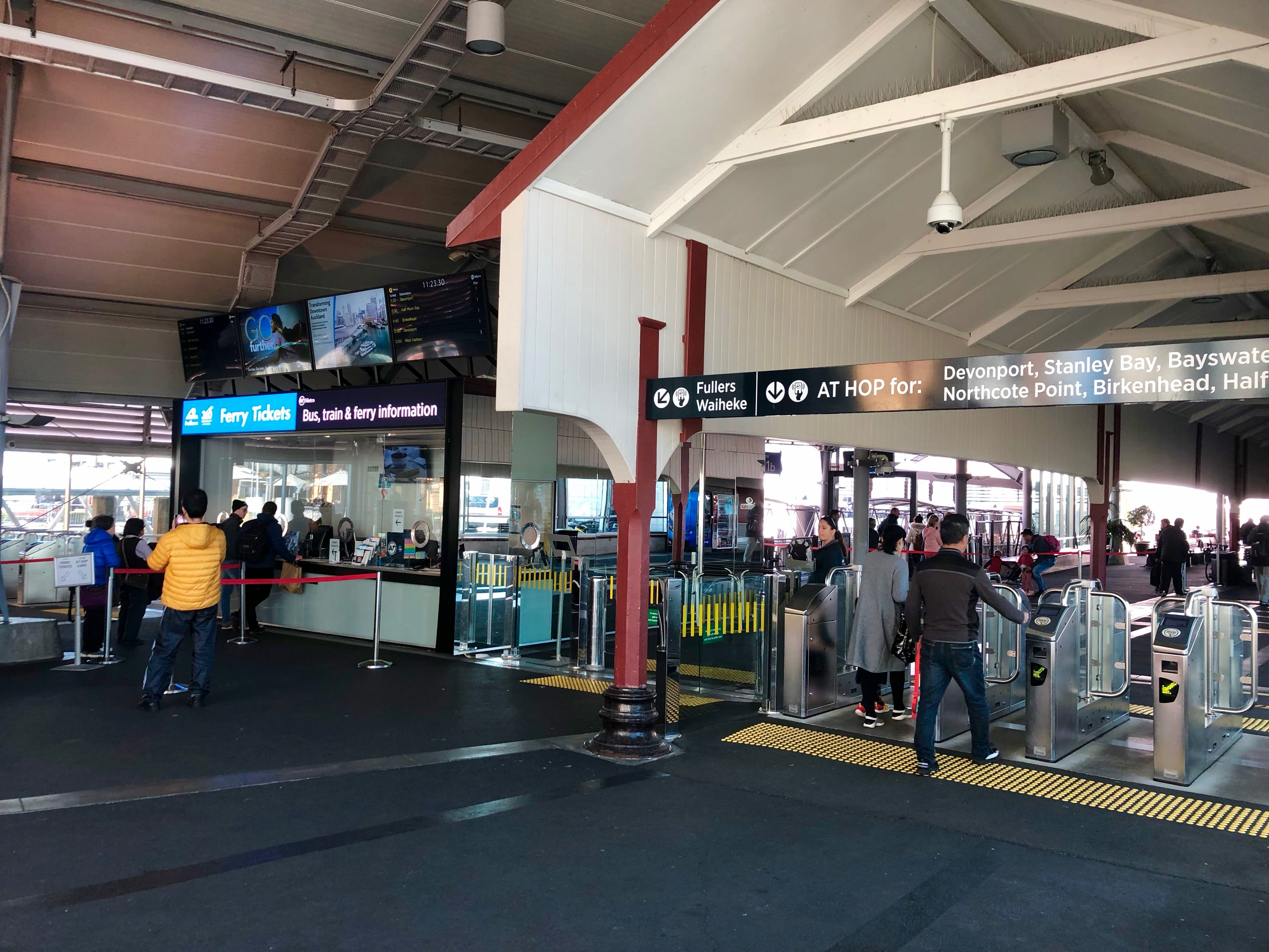 フェリーターミナル改札