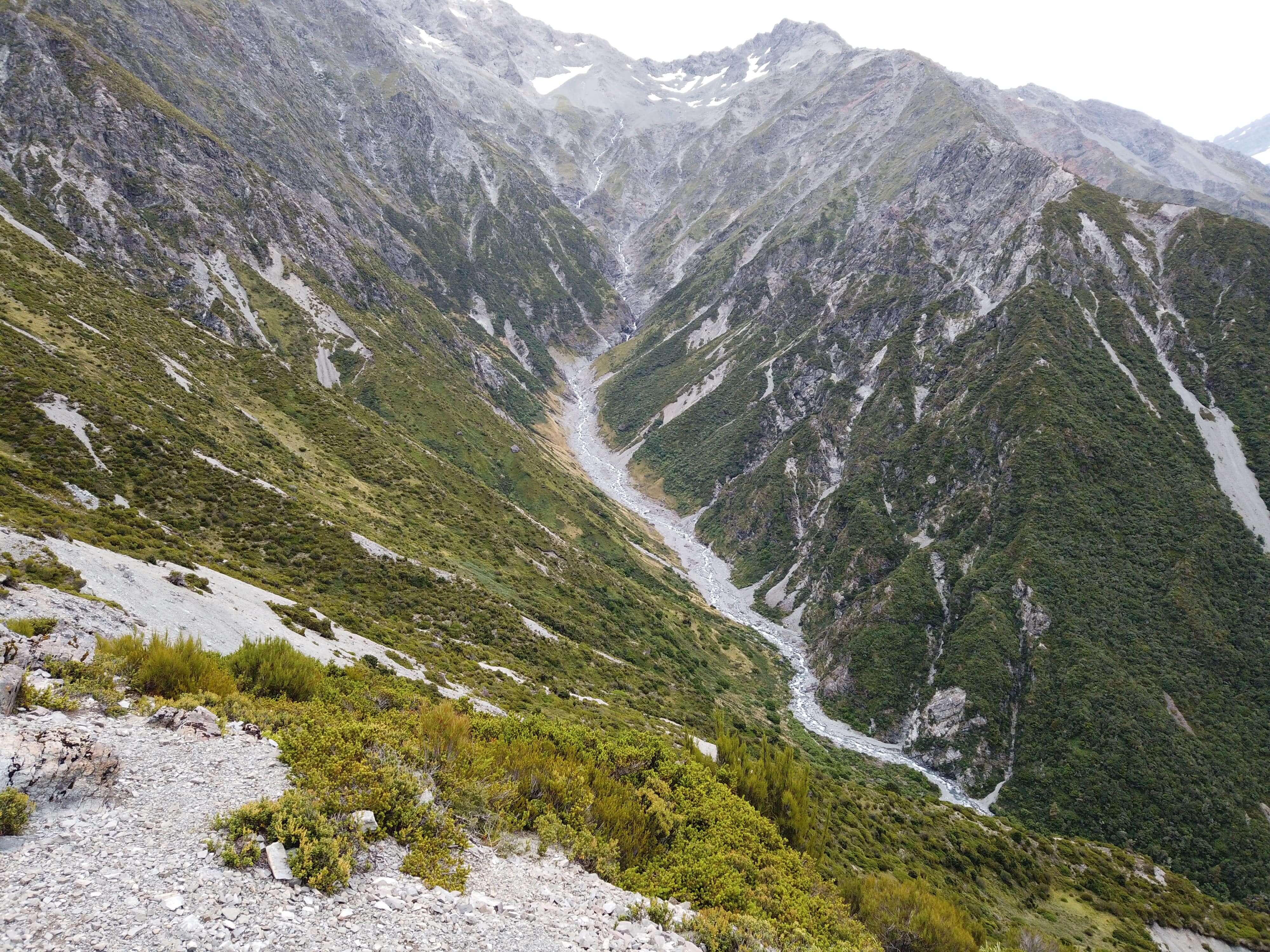 Red tarnsコース　途中の風景　氷河が溶けて川に！