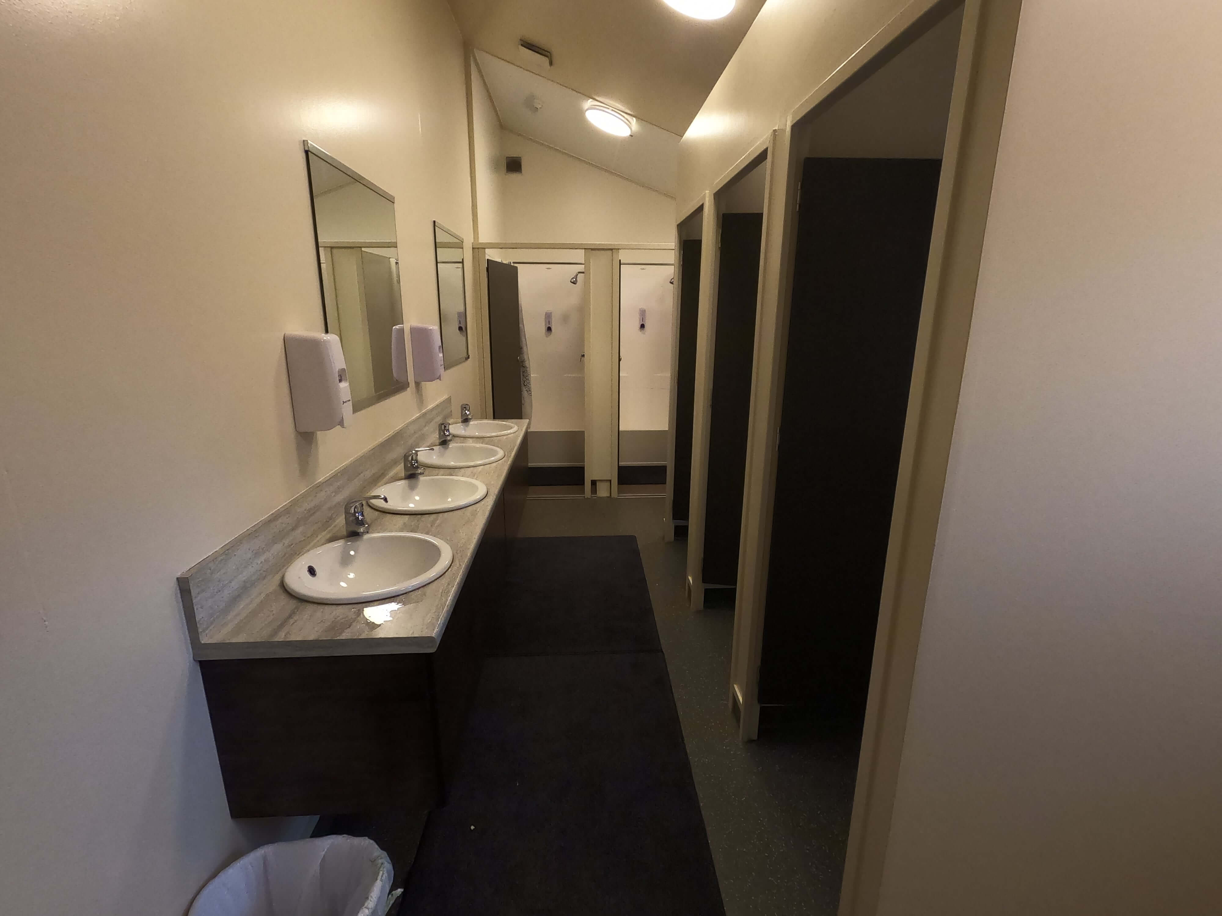 レイクフロント