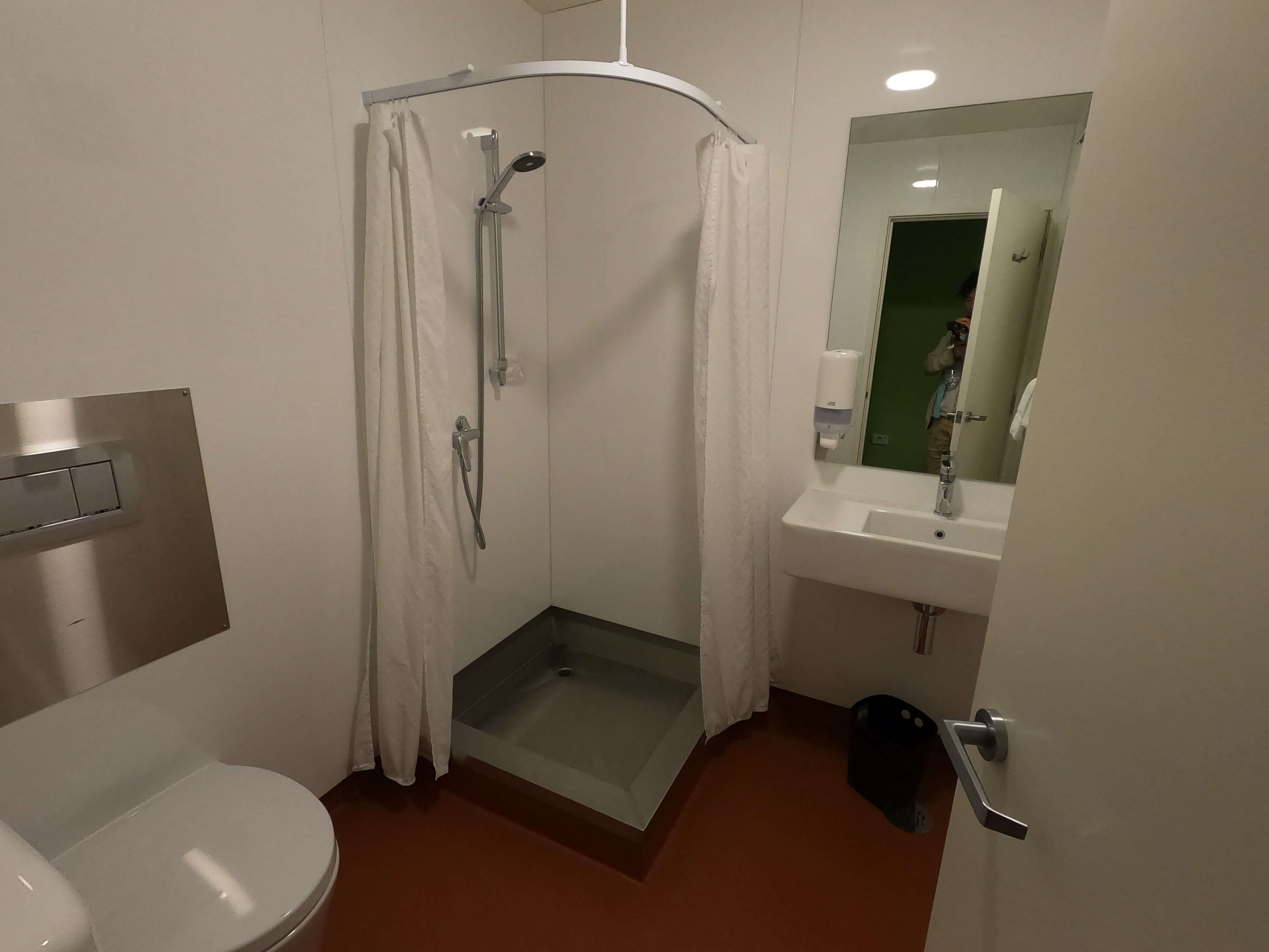 YHA Lake Tekapo お部屋 シャワールーム