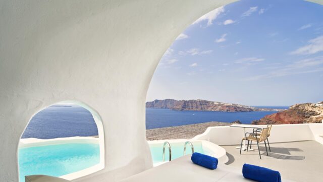 katikies-hotel-santorini-master-suite