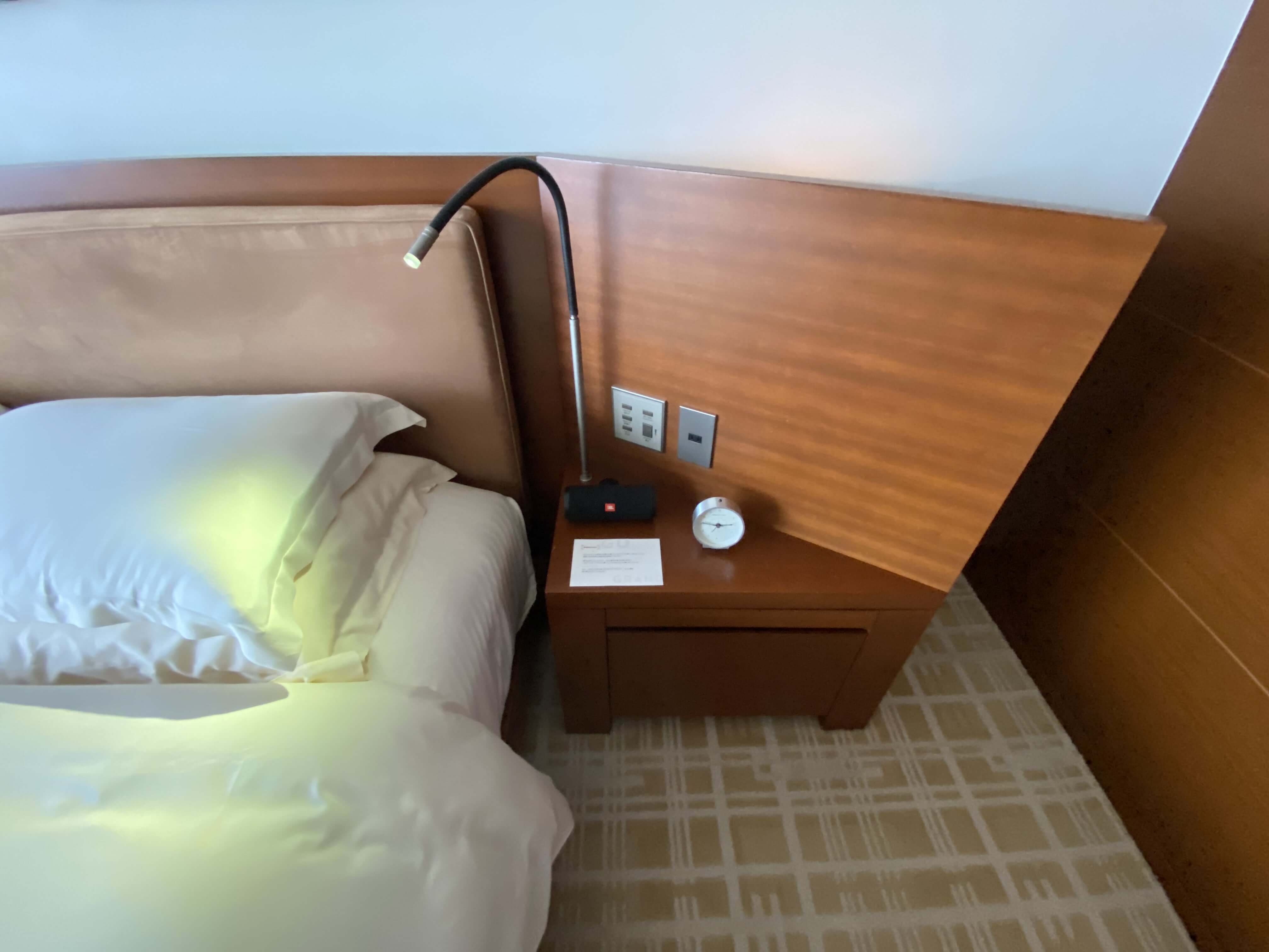 グランドハイアット東京 ベッド枕元