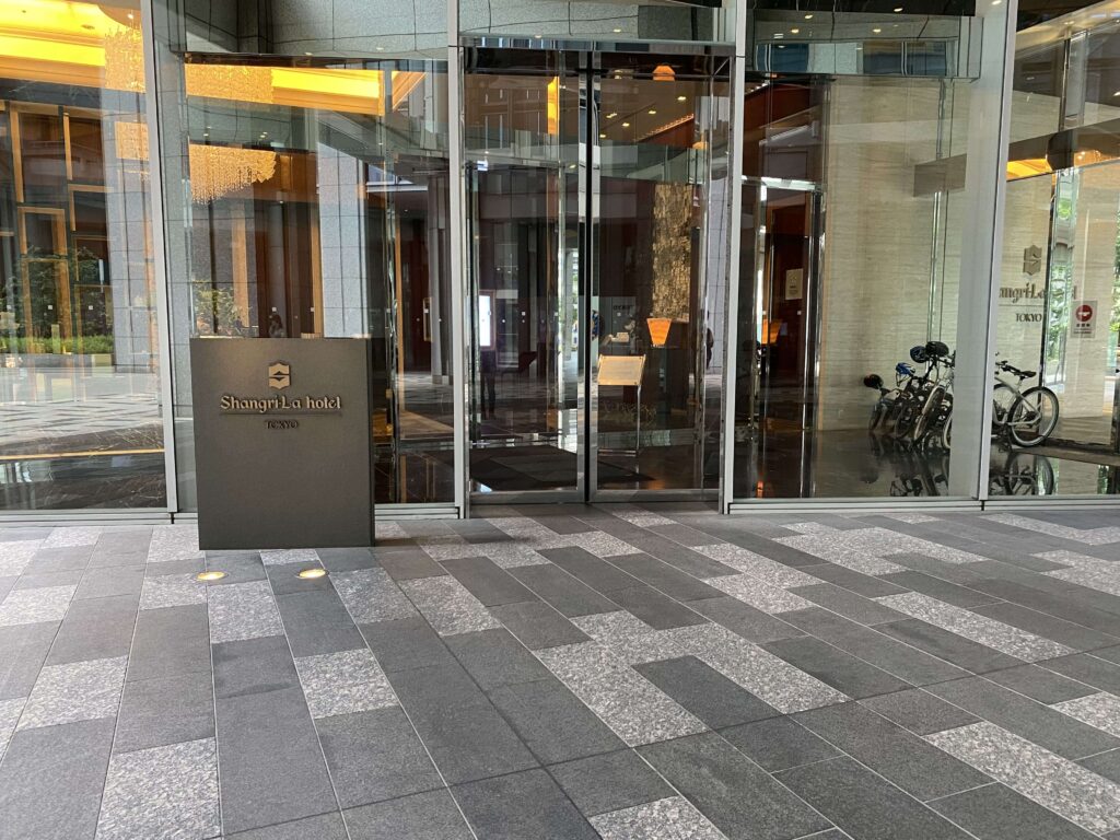 シャングリ・ラ 東京　ドア前